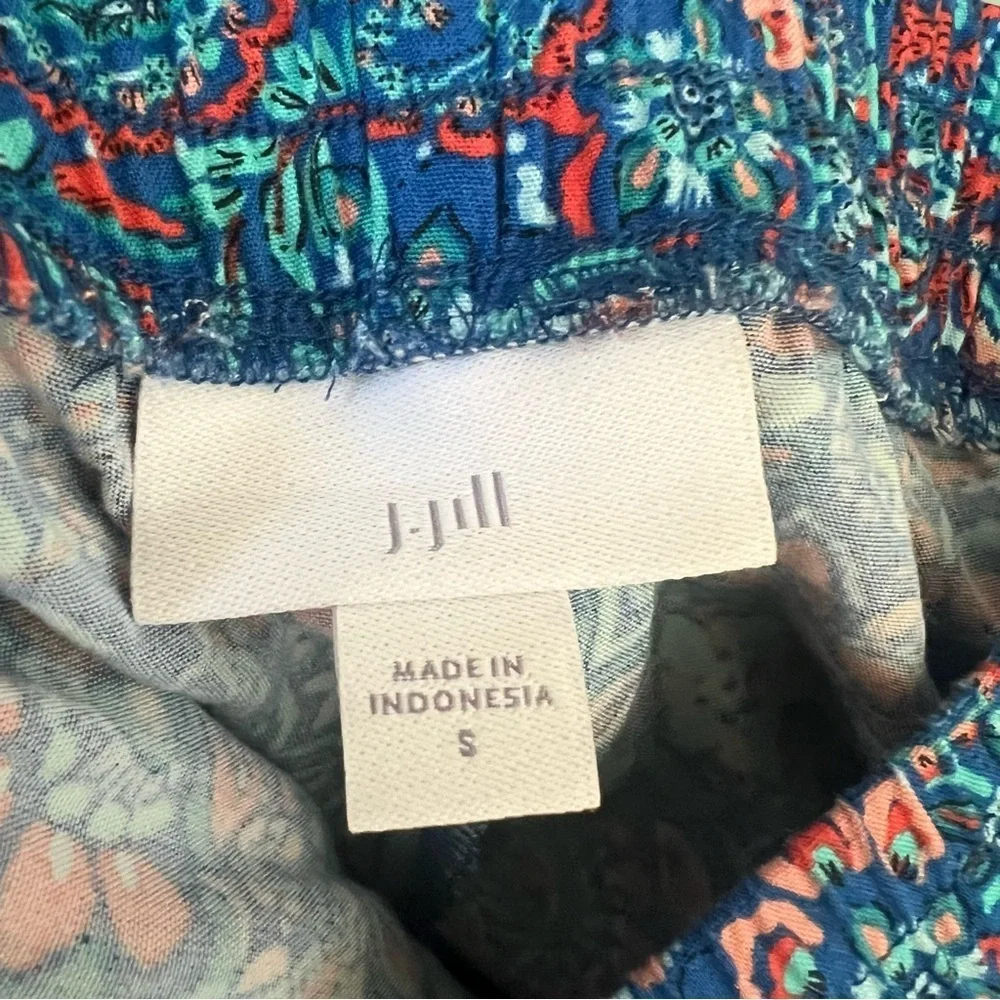 Women’s pants J Jill Silky-Soft Full-Leg Crops small Paisley Floral Beach